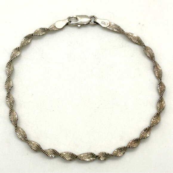 Sterling Silver Bracelet Delicate Twisted Chain 925 Lobster Lightweight 7 Inches - Picture 2 of 9